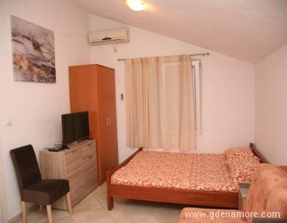 Apartmani i sobe Djukic, , частни квартири в града Tivat, Черна Гора - djukic00004